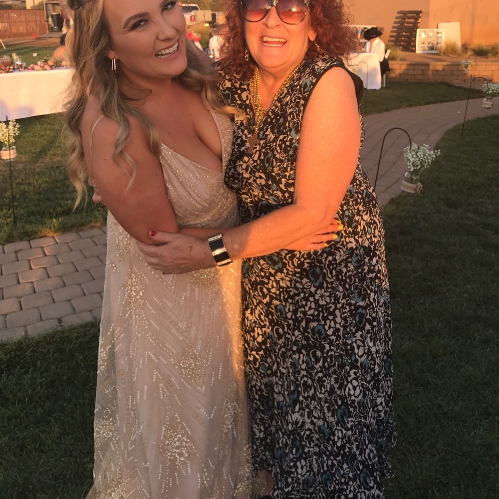 Beautiful gold dress!!